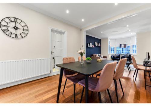 Homey and Pleasant 3BD - Tap to explore photos
