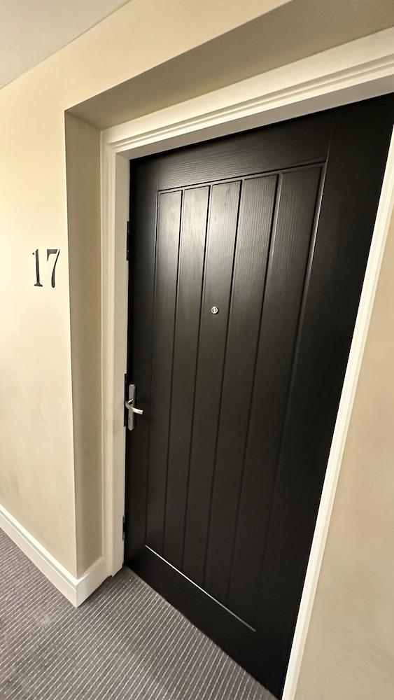 Modern & Stylish 1 Bedroom Flat Room Type - Apartment, 1 Bedroom, Garden View Modern & Stylish 1 Bedroom Flat Room Type - Apartment, 1 Bedroom, Garden View