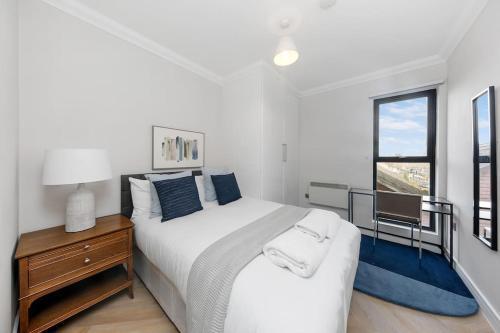 Pleasing 2bed flat 10min to Wimbledon tennis court - Tap to explore photos