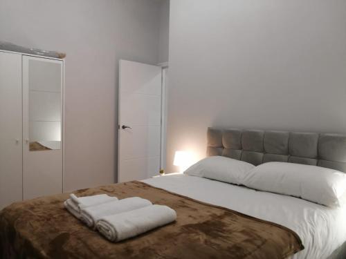 Cosy Entire Flat in Kings Cross - Tap to explore photos