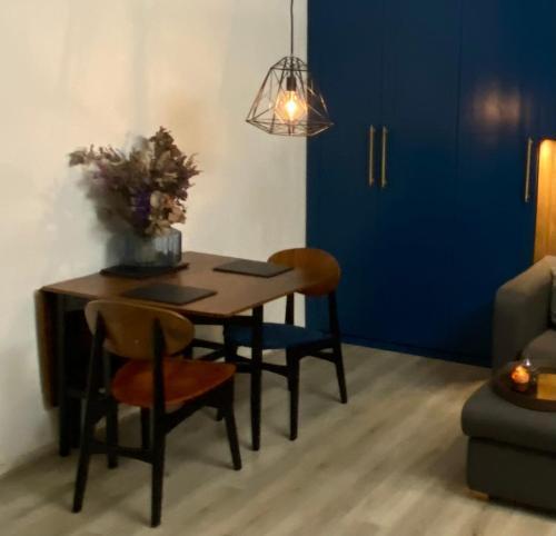 Centrally Located London Apartment - Tap to explore photos