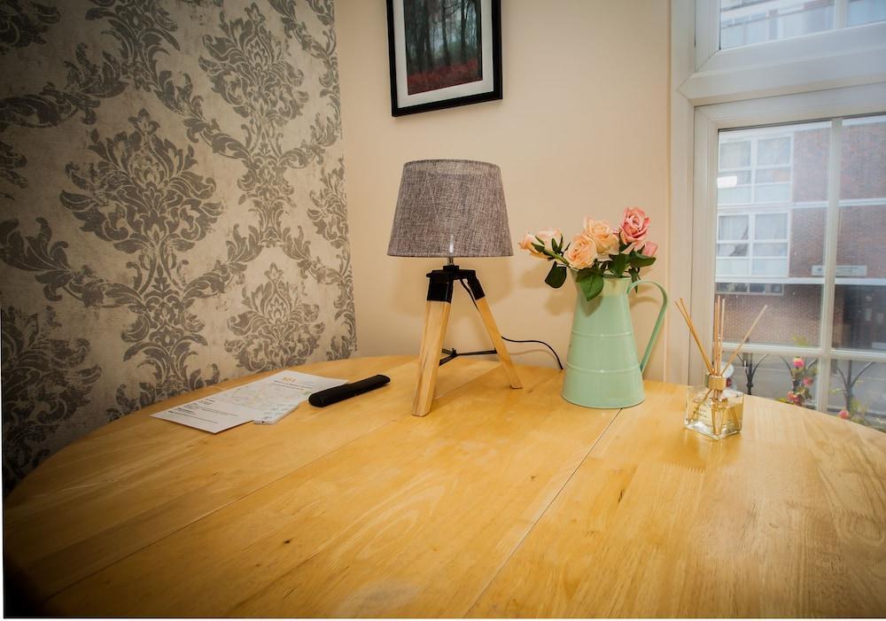 Remarkable Studio Apartment in Central London - Tap to explore photos