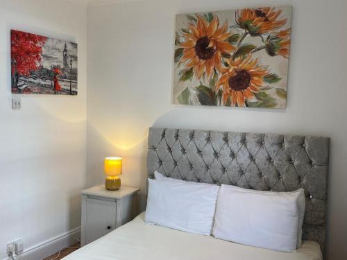 Lovely 2-Bed Flat in London - Tap to explore photos