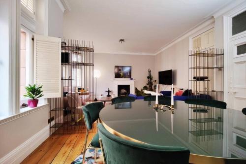 Luxury Artist Residence in Central London - Tap to explore photos