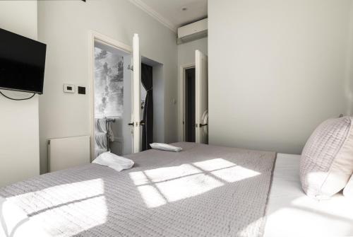 The Connaught Suite - Tap to explore photos