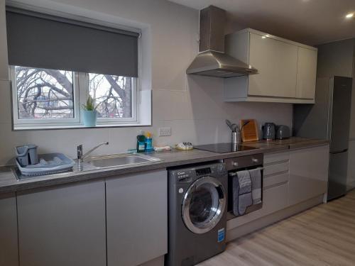 Apartments Heathrow - Hounslow - Tap to explore photos