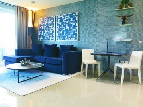 Club White London Bridge One Bedroom Apartment - Tap to explore photos