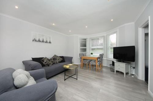 Ealing Garden Flat - Tap to explore photos