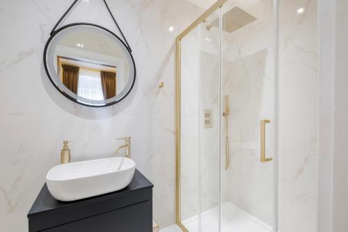 Luxury Apartment in the heart of Central London - Tap to explore photos