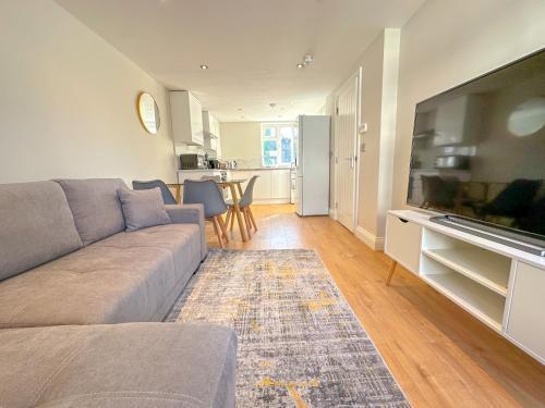 Parkway residences - Tap to explore photos