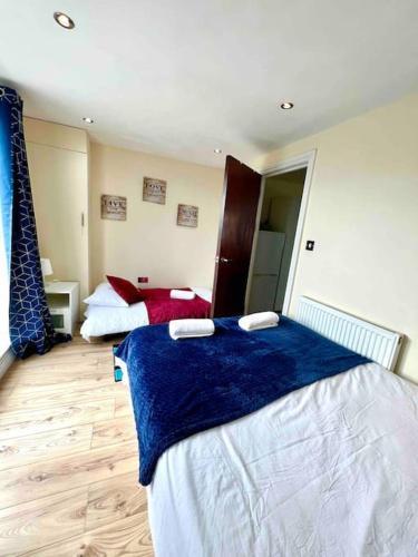 Beautiful One Bedroom flat in central location - Tap to explore photos