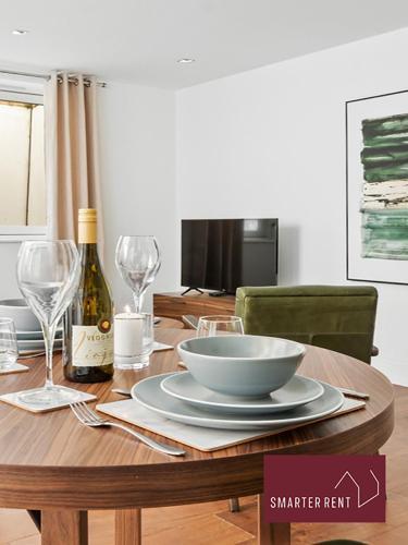 Richmond - 1 Bedroom Apartment - With Garden - Tap to explore photos