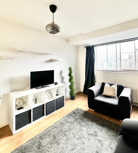 Studio Kensington London - 24 7 Security - Tap to explore photos