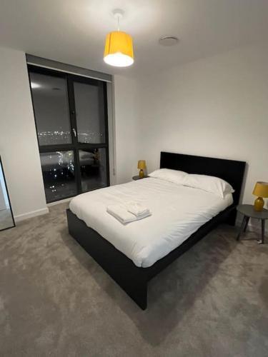 East London penthouse views 2bd