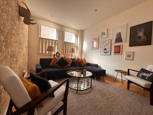 Central Chelsea 1 Bedroom - Tap to explore photos