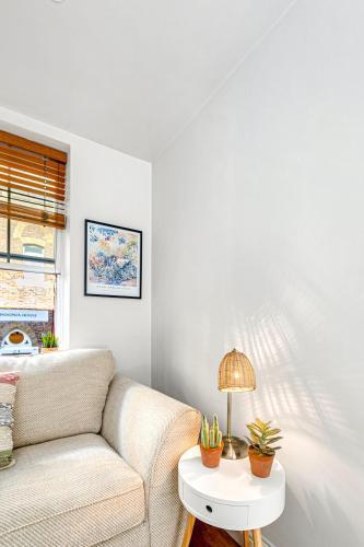 Charming Studio Flat close to Holborn station - Tap to explore photos