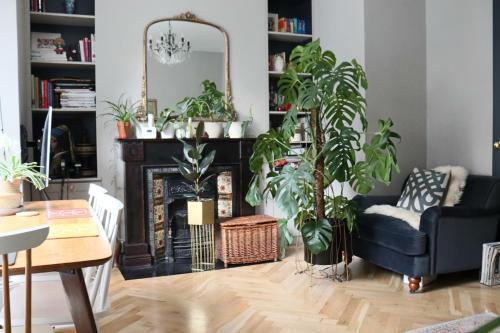 Spacious maisonnette flat in Islington - Tap to explore photos