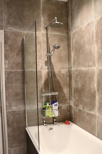 Spacious maisonnette flat in Islington - Tap to explore photos