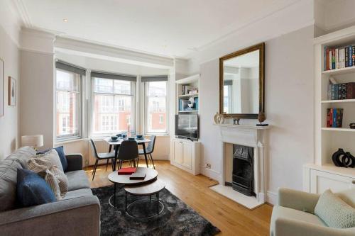 Lovely Chelsea Apartment - Tap to explore photos