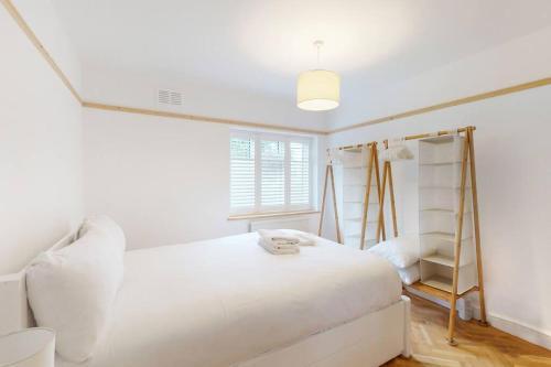 Stunning 2 bed flat in Richmond - Tap to explore photos