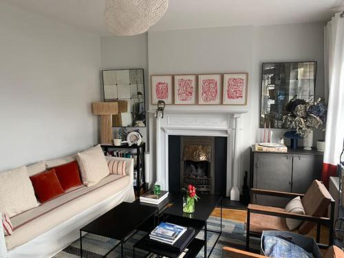 Beautiful flat in Fulham! - Tap to explore photos