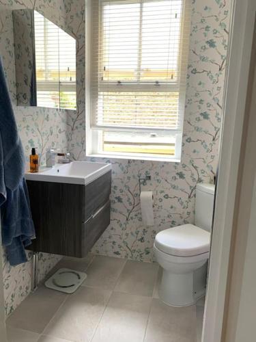 Beautiful flat in Fulham! - Tap to explore photos