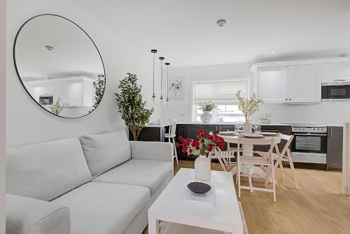 Quality Apartments Close to Tube - Tap to explore photos