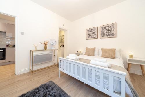 Kensington luxury flat with patio