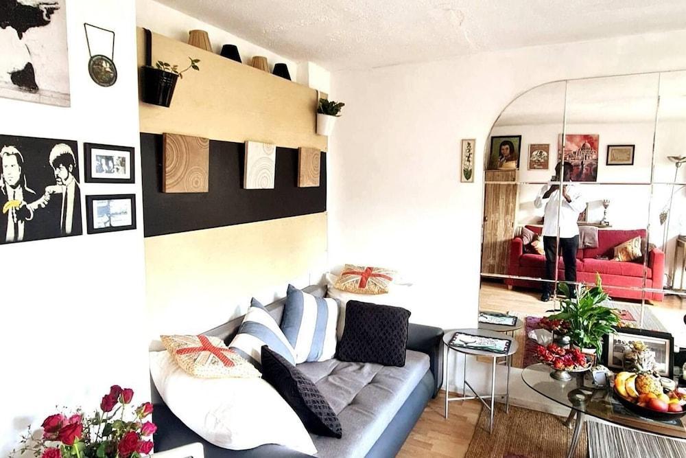 Lovely 2-bed Apartment in Battersea, London - Tap to explore photos