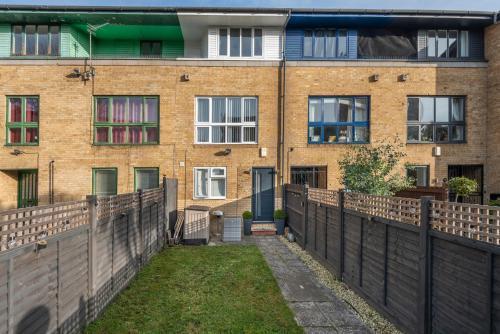 2 Bed town house with Garden in Hackney, London
