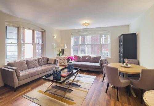 Covent Garden Haven - 2 Bedrooms. 2 Bathrooms - Tap to explore photos