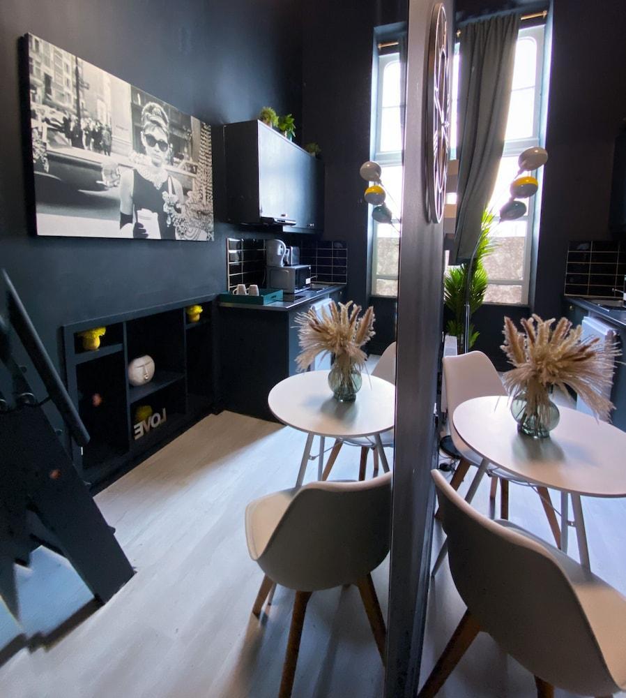 Modern studios Close to Hyde Park Room Type - Standard Studio, Ensuite