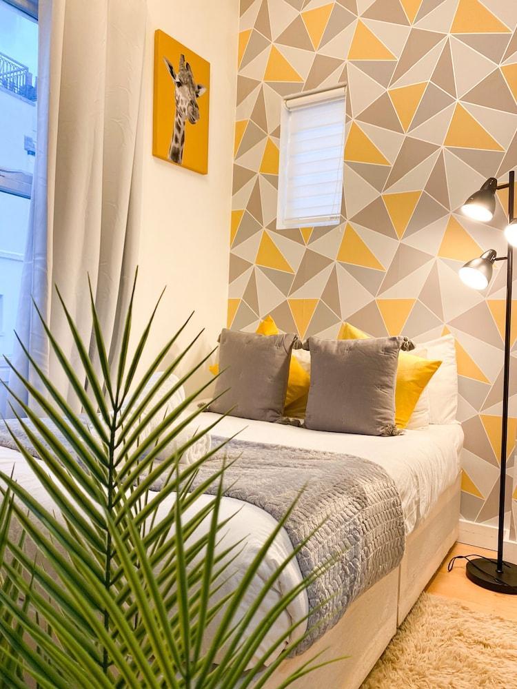 Modern studios Close to Hyde Park Room Type - Superior Studio, Ensuite