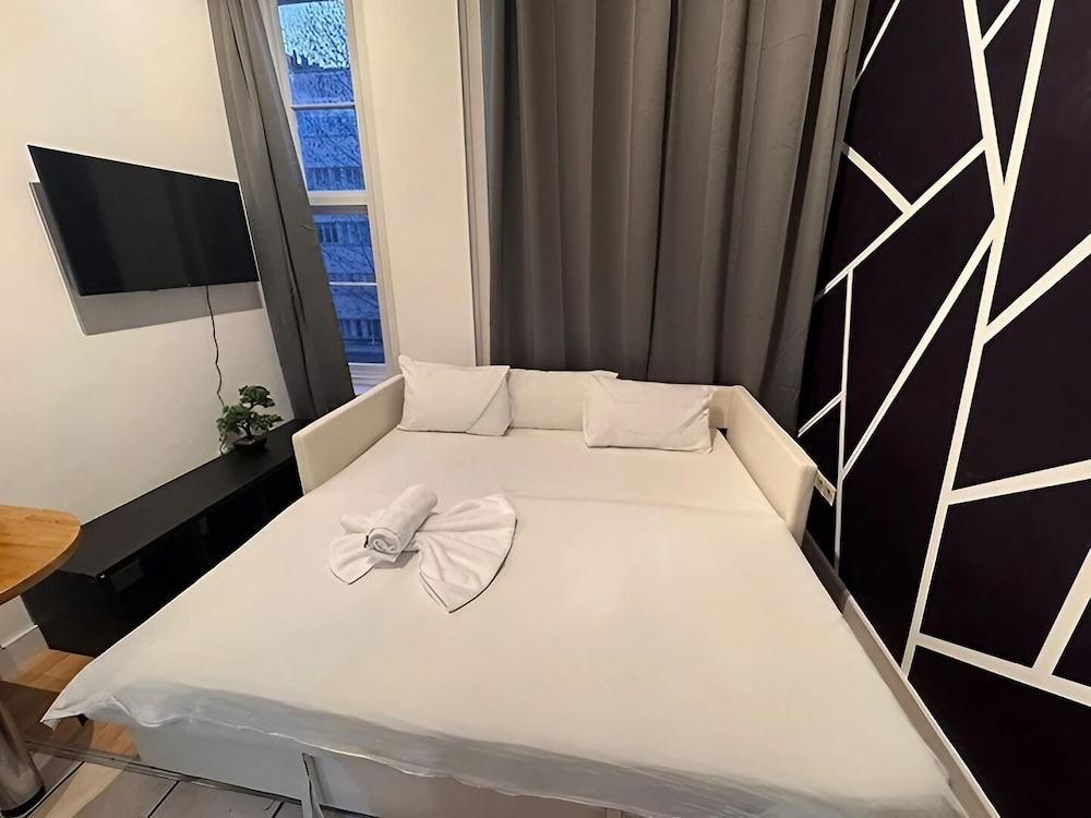 Modern studios Close to Hyde Park Room Type - Family Studio, Ensuite (Quad )