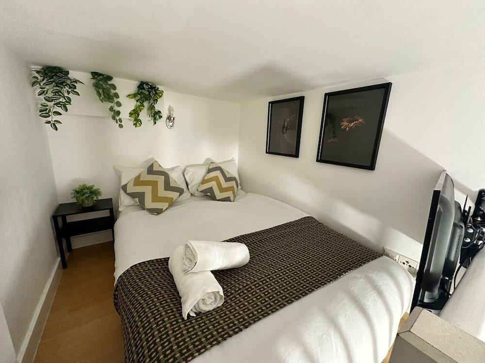 Modern studios Close to Hyde Park Room Type - Comfort Studio, Ensuite