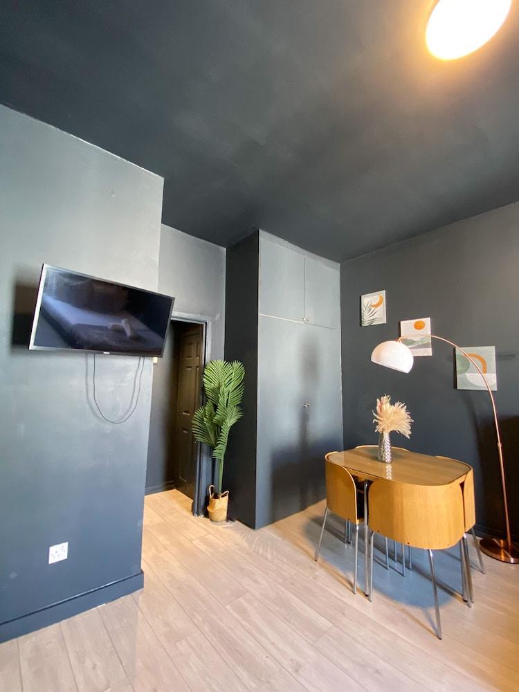 Modern studios Close to Hyde Park - Tap to explore photos