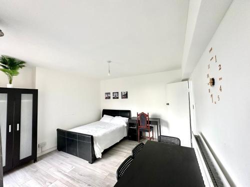 Fabulous 3 bedroom flat sleeps 6 - Tap to explore photos