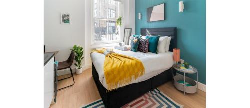 NEW: Bright & Stylish Perfect Studio for 2 - Tap to explore photos