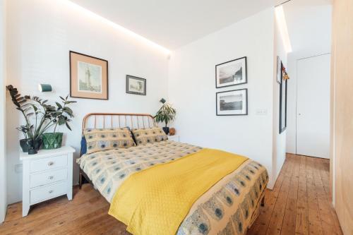 Stylish 2 Bedroom Flat with a Private Sauna - Tap to explore photos