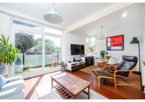 A Charming 1BR apartment in Bromley