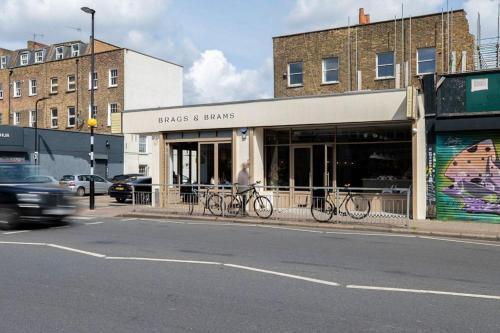 The Ultimate Hangout Spot: Modern Studio