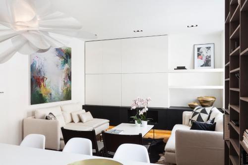 Sophisticated Boutique Apartment - Tap to explore photos
