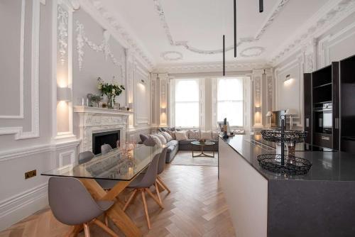 London Elite Apartments - Tap to explore photos