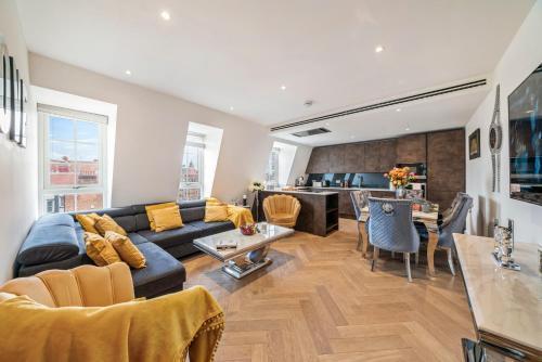Spectacular 2-Bedroom Penthouse in Marble Arch 75 - Tap to explore photos