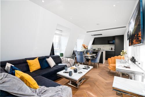 Marble Arch Penthouse 72 Best Location! - Tap to explore photos