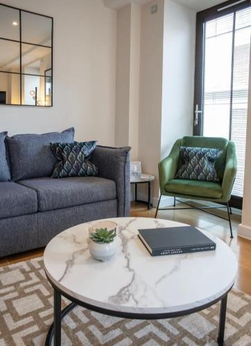Westminster 2 bed 2 bath apartment - Tap to explore photos
