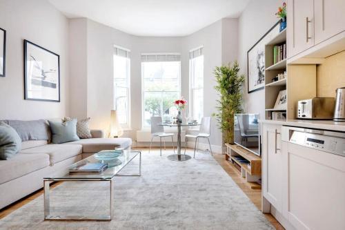 Contemporary Clapham Living - Tap to explore photos
