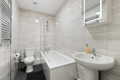 Roomy 3 bedroom house, 2 baths - Tap to explore photos