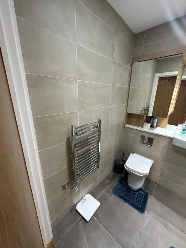 Colindale luxury Apartment - Tap to explore photos