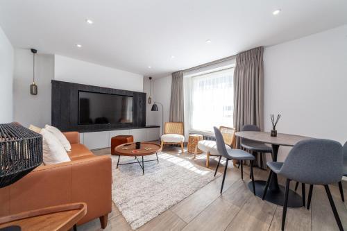 Stunning Modern 2BR Flat wGarden near Harrods - Tap to explore photos